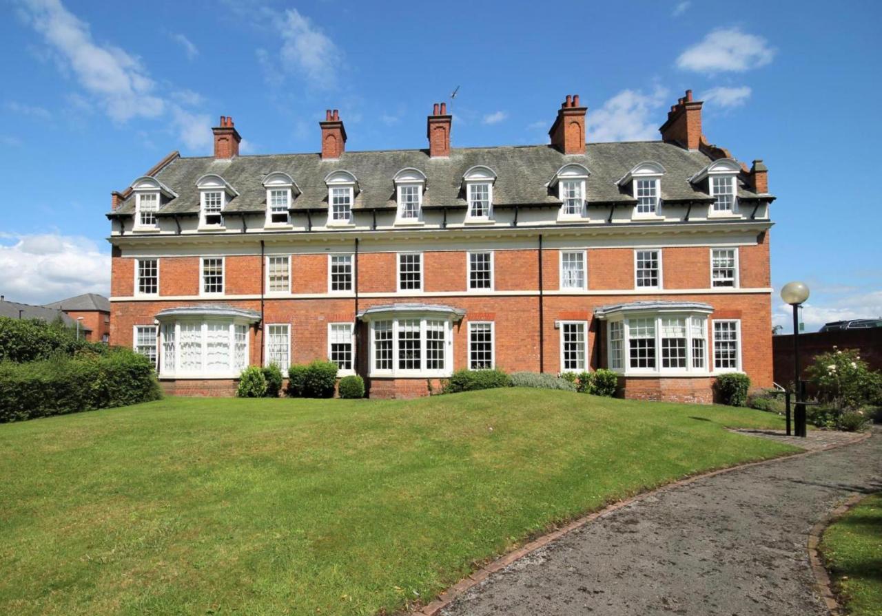 Stylish With Minster Views I Pass The Keys Apartment York