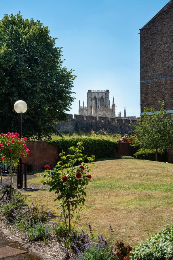 Stylish With Minster Views I Pass The Keys Apartment York