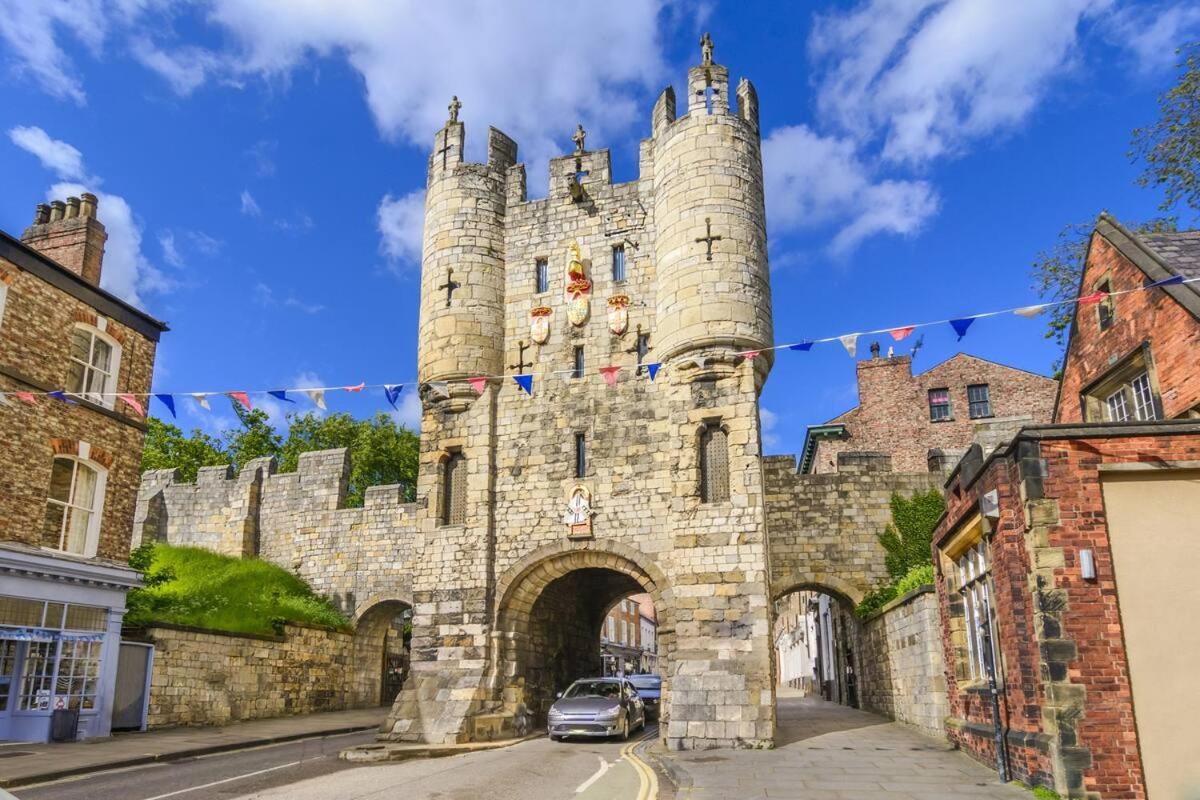 Stylish With Minster Views I Pass The Keys Apartment York